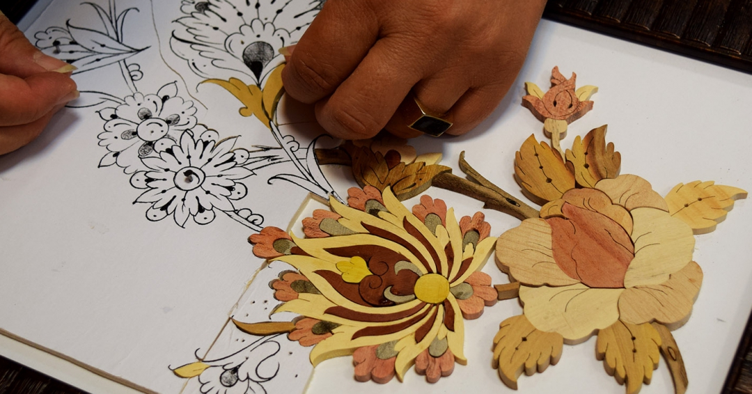 مزخرف مزخرف