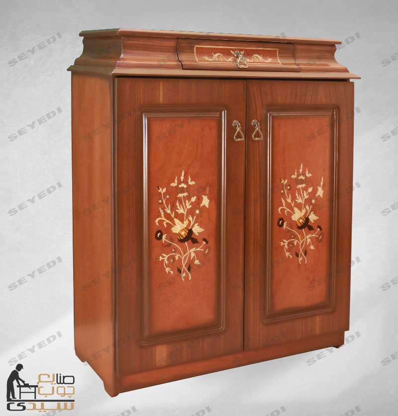 خزانة أحذية مزخرفة مقاس كبير