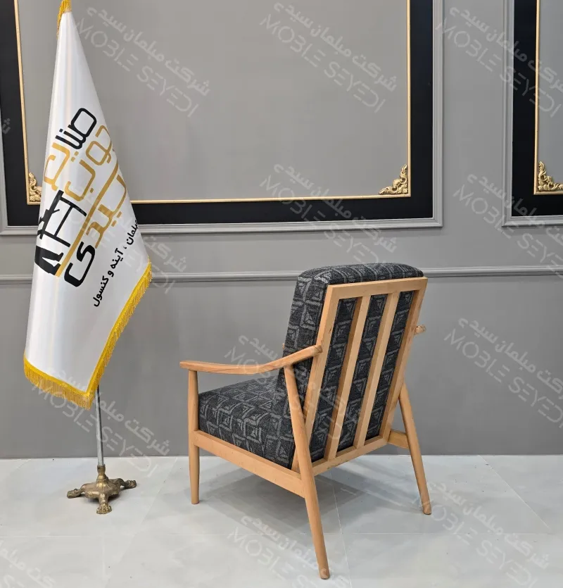 تکی مدل نیلای از پشت